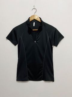 UNIQLO quarter zip high neck activewear tshirt
