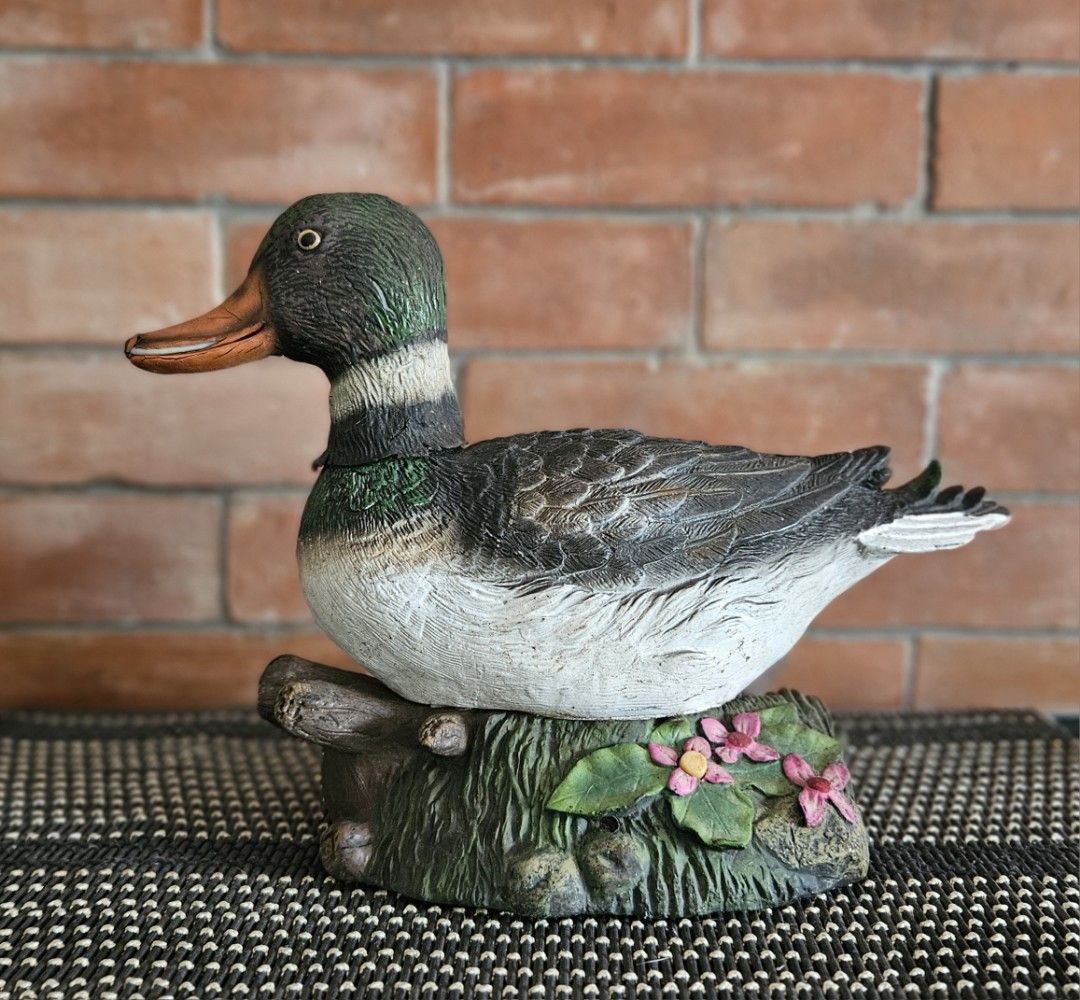 Vinyl Duck Display (Category: Figurines & Statues) located in Rizal. Submitted by cherry_garcia (Listing ID 1303972182, Image 1). Description: Vinyl Duck Display Price : Php 500 Mode of Payment : G-Cash/Paymaya Mode of Delivery : Lalamove/Grab/LBC Location : Filinvest East Marcos Highway Cainta, Rizal.
