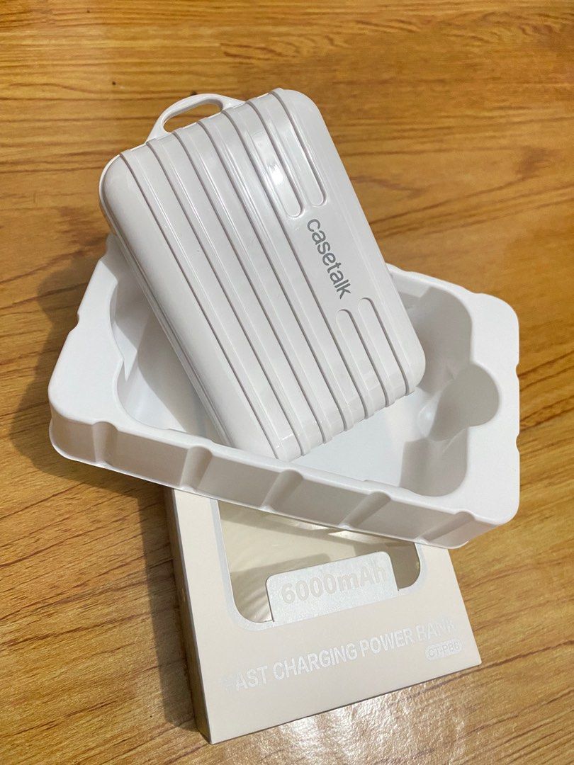 White Aesthetic “Casetalk” Power Bank (Category: Batteries & Power Banks) located in Caloocan City. Submitted by declutteringtreasures (Listing ID 1304067134, Image 3). Description: Brandnew Casetalk Powerbank 6,000 MAH White Location: 6th Ave, Caloocan City.