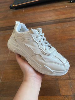 White Sneakers - 6us 23cm