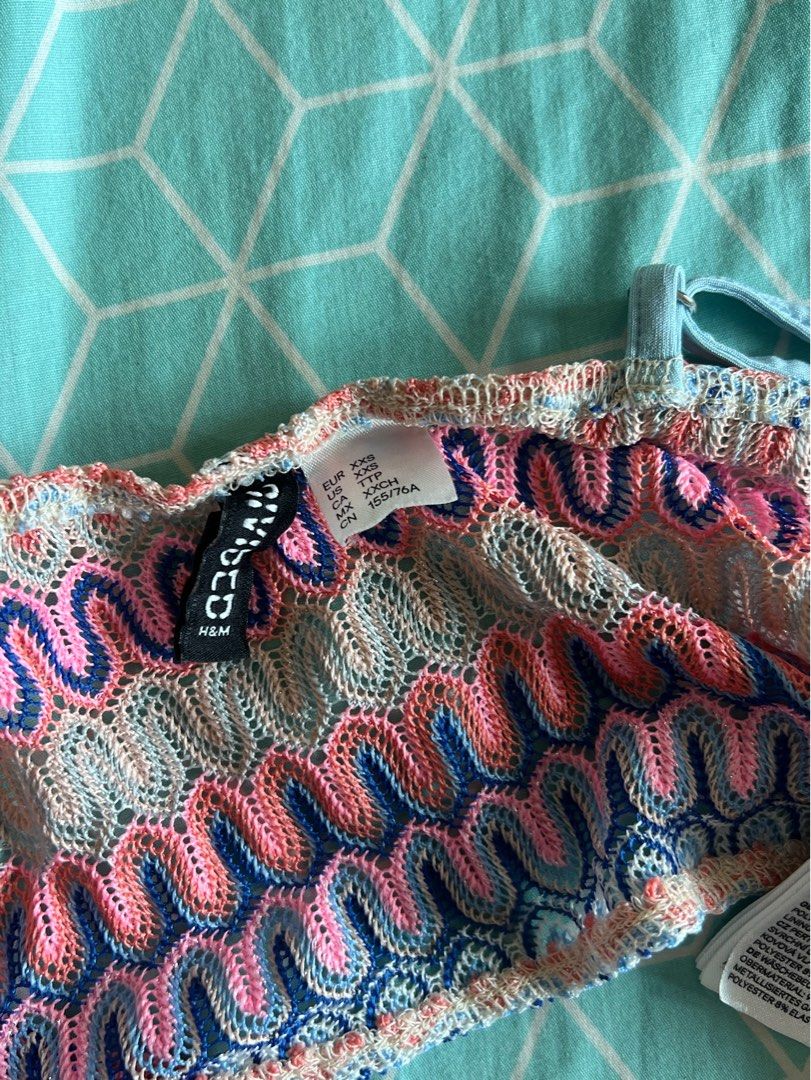 2 for 300 y2k tops h&m (Category: Sleeveless) located in Bulacan. Submitted by bunny_sam (Listing ID 1303931610, Image 2). Description: - 200 each, 300 for both! - can fit xxs - xs.