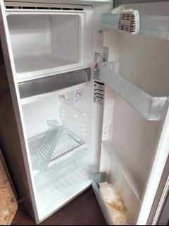 4ft Panasonic refrigerator (missing freezer cover)