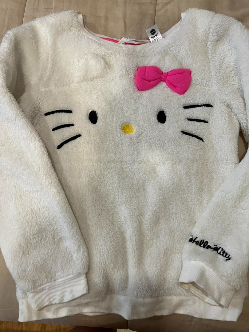 Assorted Kids' Sweaters (Category: Babies & Kids Fashion) located in Makati City. Submitted by andre_esque (Listing ID 1304179676, Image 3). Description: Assorted girls'/kids' sweaters. 400 each, or take all for 1500. Sizes indicated picture after full photo..