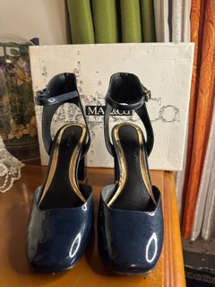Authentic max and co sandal