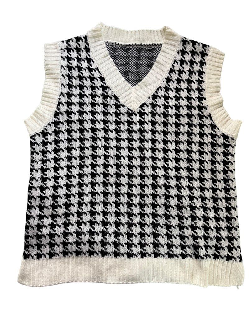 BERSHKA Houndstooth Sweater Vest Top (Category: Vests) located in Catarman. Submitted by sugarvenomm (Listing ID 1304130917, Image 1). Description: Size: LARGE Condition: 10/10 (what u see is what u get) Color Rate: 10/10 Used Once No Issues Washed and Clean Ready to Wear send me your OFFER payment via GCASH shipping via J&T or LBC ps. i have other listings u might be interested in. do visit my profile to your delight. 🫶🏼.