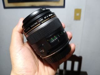 Canon EF-S 60mm F2.8 USM macro lens for APS-C /  crop sensor DSLR Camera