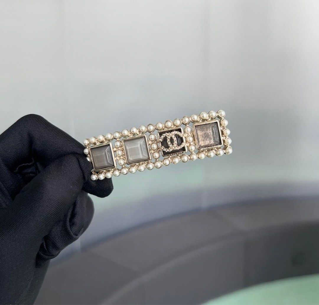 Chanel pearl pin store