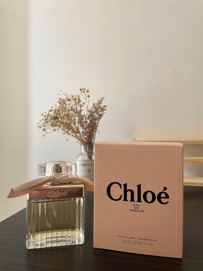 Chloé Eau de Parfum (Category: Fragrance & Deodorants) located in Lucena. Submitted by miclara (Listing ID 1304146928, Image 2). Description: -Sprayed more or less 10x lang -w/ the original box.