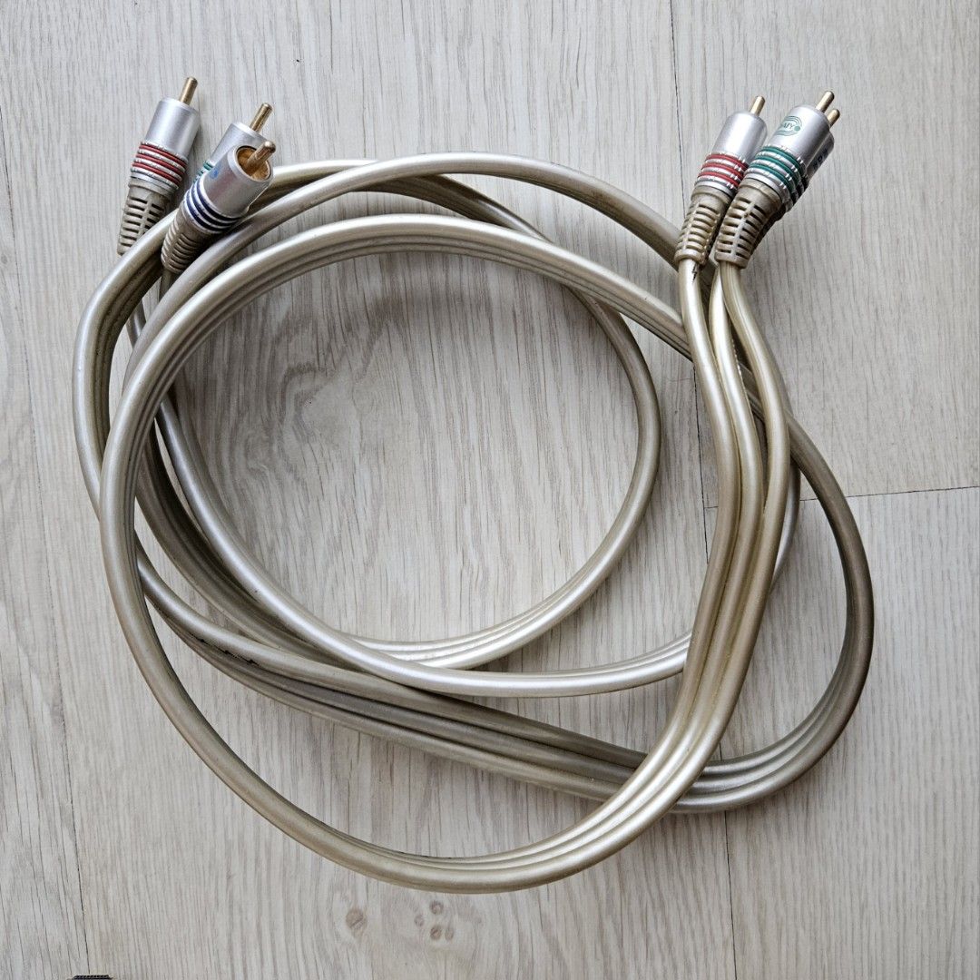 Component cable 2m (Category: Other Audio Equipment) located in Singapore. Submitted by fittyron (Listing ID 1304189504, Image 1). Description: .
