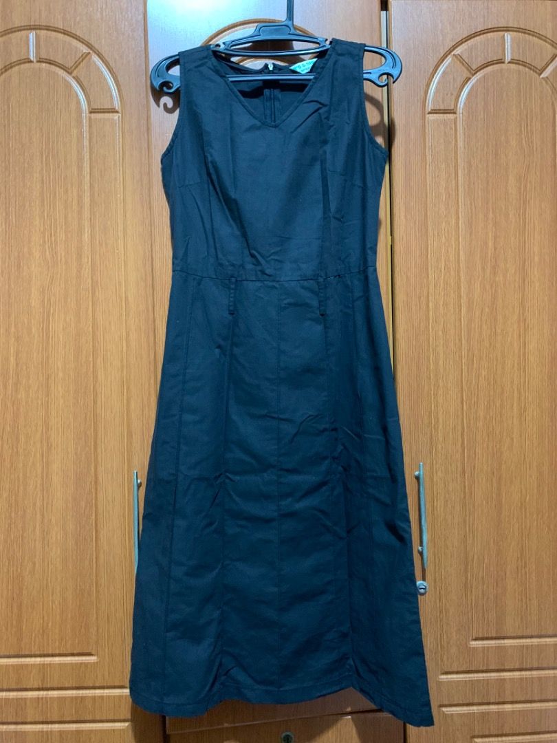 Dress for women (Category: Dresses) located in Manila. Submitted by alberine (Listing ID 1304235480, Image 1). Description: MANAGE YOUR EXPECTATIONS PRE-LOVED DRESS - fits XS-Small frames only - Location: Manila - MOP: gcash - MOD: lbc, direct j&t, gogo xpress, same day delivery (lalamove or grab) - shipping fee must be shouldered by buyer.