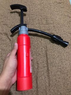 Fire extinguisher pump-up action squirt water gun