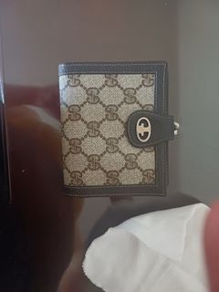Gucci bifold kisslock wallet