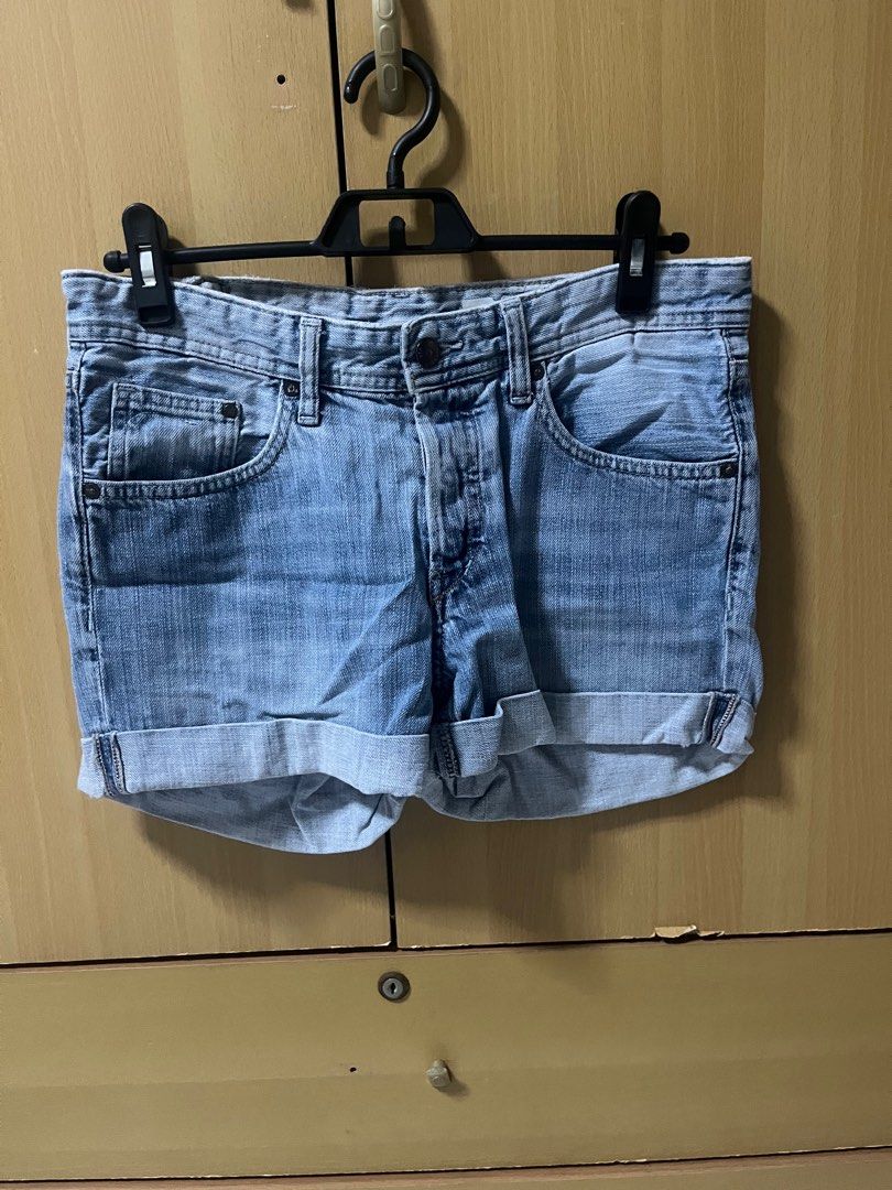 H M Boyfriend Denim Shorts Women s Fashion Bottoms Shorts on Carousell