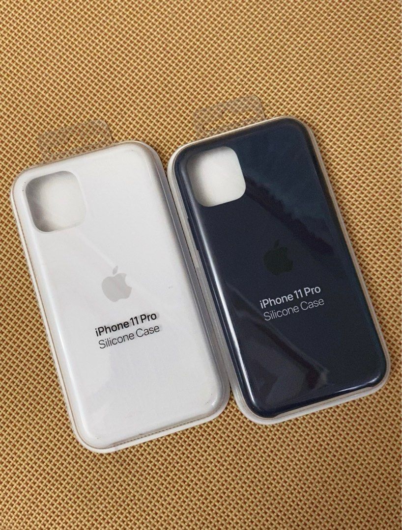 iPhone 11 pro Original Silicone Case (Category: Cases & Sleeves) located in Makati City. Submitted by msn_gdgt (Listing ID 1304209662, Image 1). Description: 100% Original.
