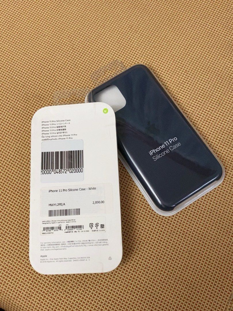 iPhone 11 pro Original Silicone Case (Category: Cases & Sleeves) located in Makati City. Submitted by msn_gdgt (Listing ID 1304209662, Image 2). Description: 100% Original.