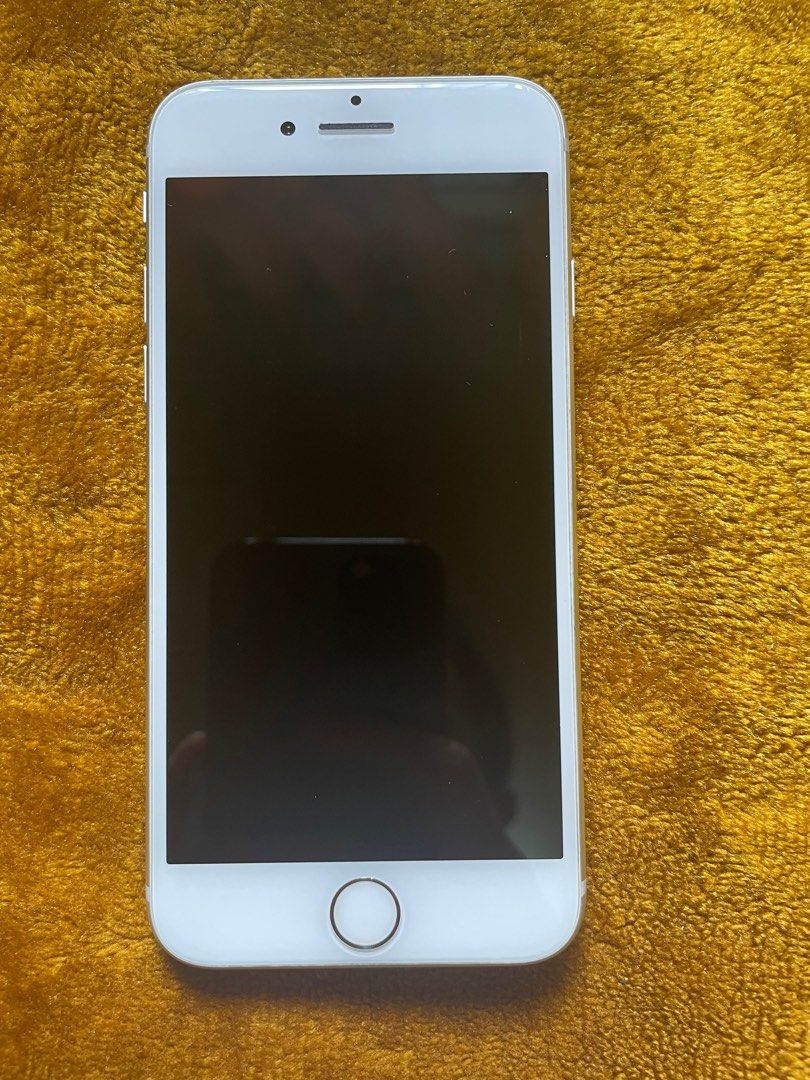 IPHONE 8 256 GB (Category: iPhone 8 Series) located in Manila. Submitted by tinybabbles (Listing ID 1304262357, Image 3). Description: RFS: Decluttering IPHONE 8 256GB Battery health - 73% SILVER With box Lady owned 👩 Globe-locked Makinis pwede sa super selan tulad ko No scratches, dents or any issues No history of repair all parts are original ICLOUD, FINGERPRINTS, TRUE TONE, CAMERA working Unli Check and Reset upon meet up Price is negotiable 