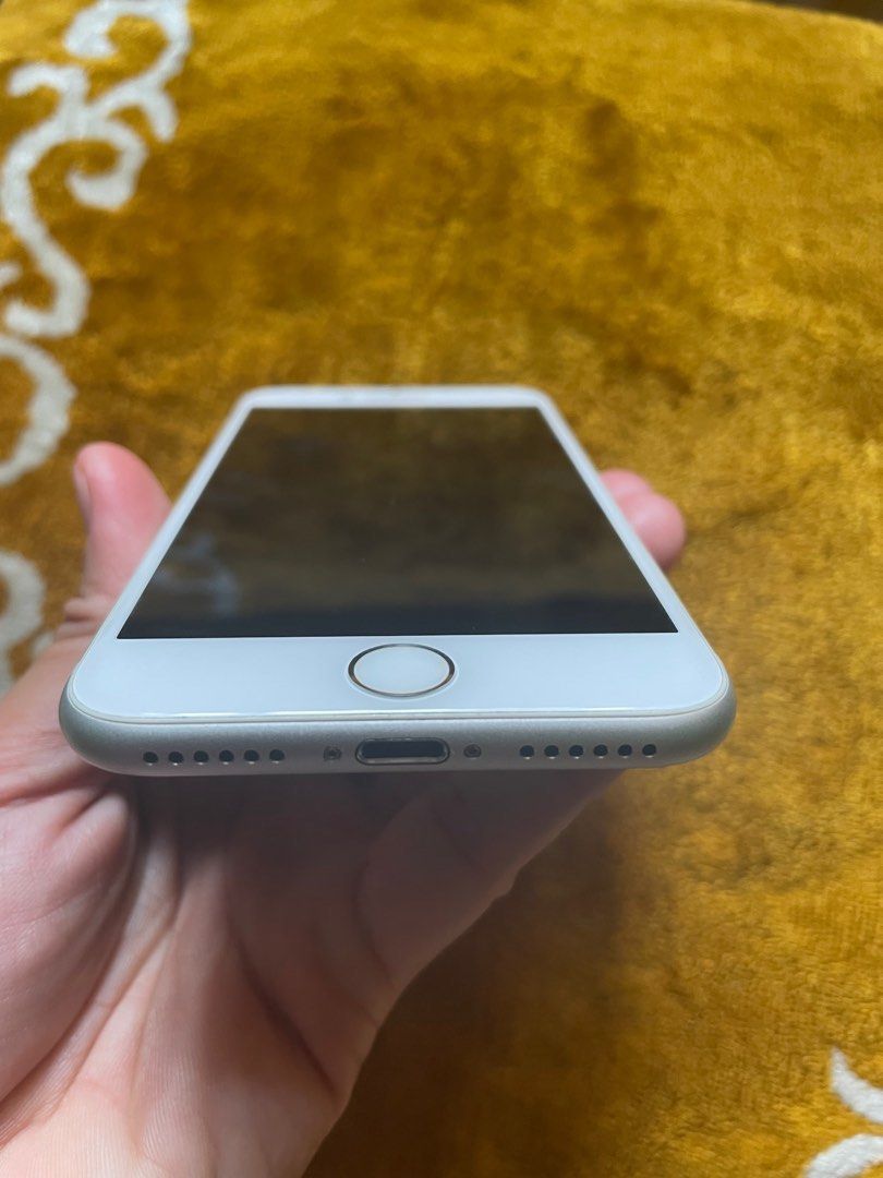 IPHONE 8 256 GB (Category: iPhone 8 Series) located in Manila. Submitted by tinybabbles (Listing ID 1304262357, Image 2). Description: RFS: Decluttering IPHONE 8 256GB Battery health - 73% SILVER With box Lady owned 👩 Globe-locked Makinis pwede sa super selan tulad ko No scratches, dents or any issues No history of repair all parts are original ICLOUD, FINGERPRINTS, TRUE TONE, CAMERA working Unli Check and Reset upon meet up Price is negotiable 
