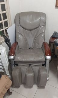 Isukoshi Multi-Function Massage Chair