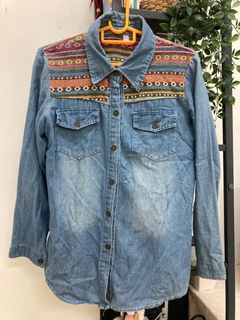 (Category: ) located in . Submitted by wander.wardrobe (Listing ID 1304234968, Image 1). Description: .