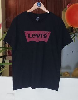 LEVI'S Red Logo Black Shirt