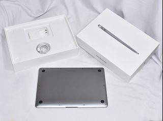 MacBook Air 2020 - Complete Box Package (8GB Ram, 512GB SSD)