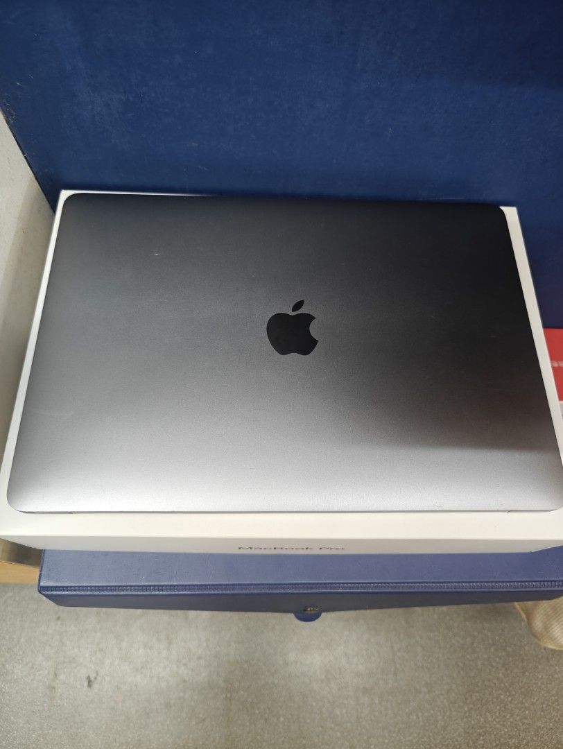 MacBook Pro 2018Touch Barモデル　1TB,3.1GHz Amazon.com: Apple 2018 MacBook Pro with 2.3GHz Intel Core i5, 13