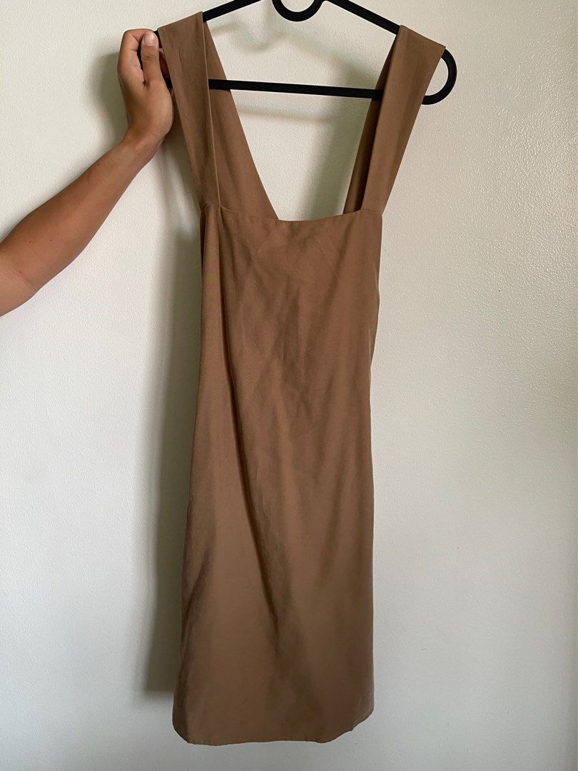 Mango Cross Back Dress (Category: Dresses) located in Paranaque City. Submitted by stphraynes (Listing ID 1304244108, Image 1). Description: Mango Cross Back Mini Dress - Size: Large - Color: Brown - Never used (natangal lang tag) - RFS: Too big.
