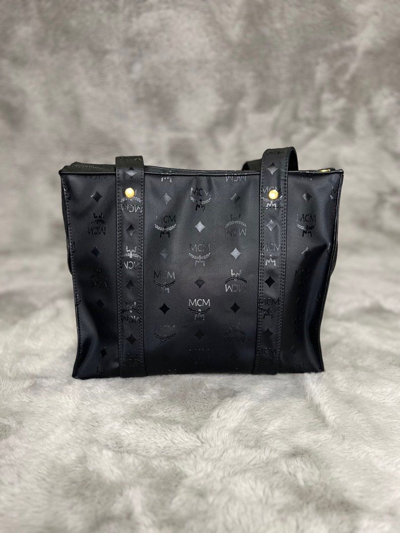 MCM Shoppers Bag (Category: Luxury Bags & Wallets) located in Manila. Submitted by zapantaesther (Listing ID 1304169067, Image 2). Description: In excellent condition No Flaws Medium Size.