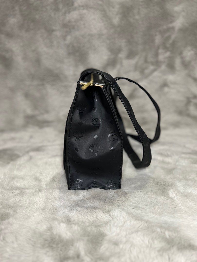 MCM Shoppers Bag (Category: Luxury Bags & Wallets) located in Manila. Submitted by zapantaesther (Listing ID 1304169067, Image 3). Description: In excellent condition No Flaws Medium Size.
