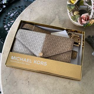 Michael Kors - adjustable belt bag