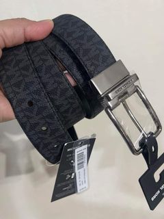 Michael kors leather belt  reversible free size