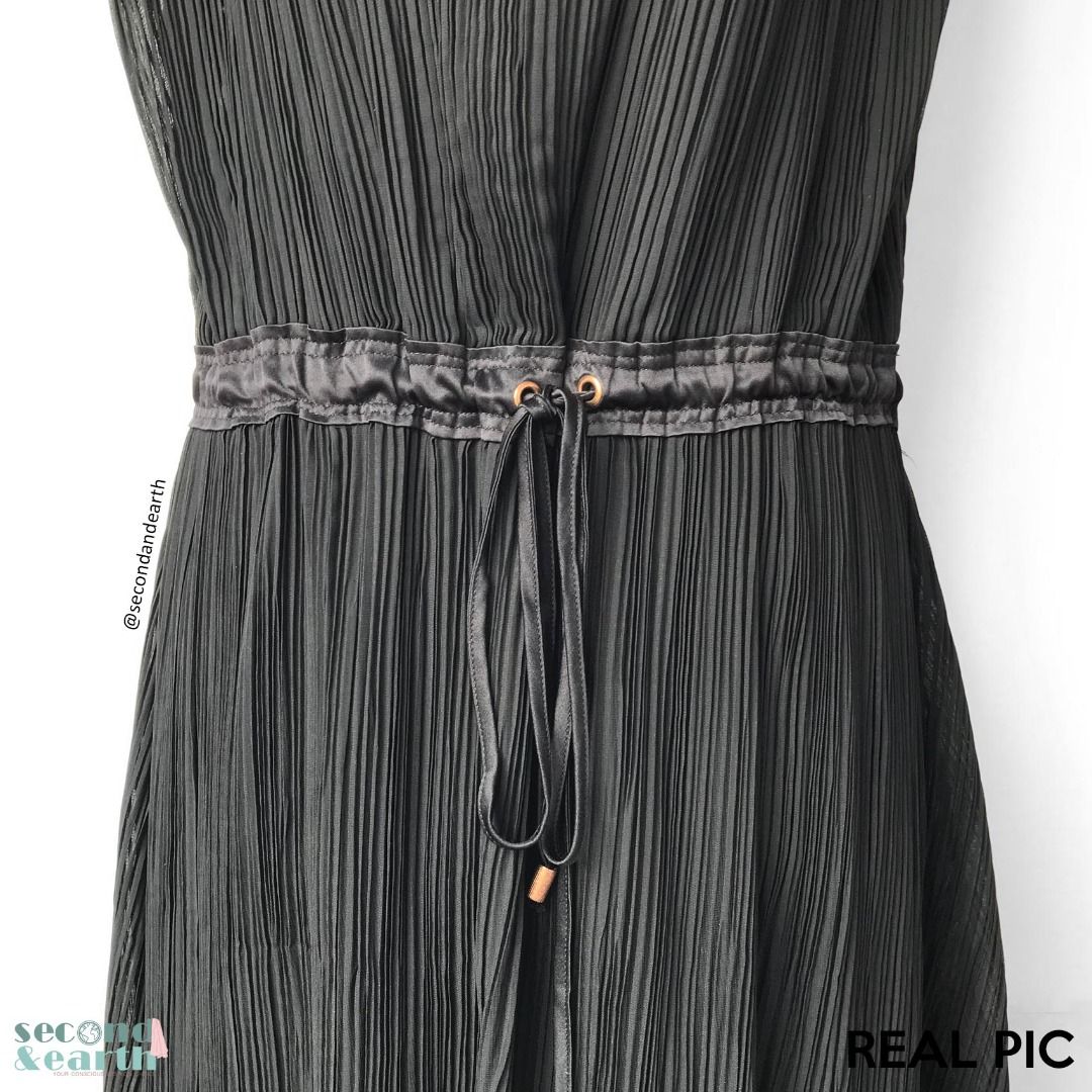 Minimal Midi Dress (L) Terusan Tanpa Lengan Lurus Plisket Hitam Polos  Sleeveless Pleats Midi Dress Straight Black Preloved JA, Fesyen Wanita,  Pakaian Wanita, Gaun & Rok di Carousell