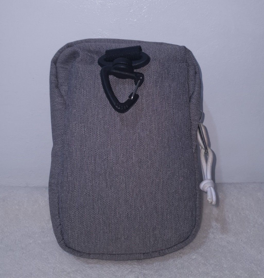 Missy's HELLOLULU Compact Camera Bag | Gray Camera Pouch (Category: Camera Bags & Carriers) located in Baguio. Submitted by missyjhen81 (Listing ID 1304136107, Image 3). Description: SHOPPING GUIDELINES 📝📷Products and Photos and Information • All products are onhand. • All photos posted are actual photos of the items though color of the image and product may slightly differ due to lighting. *All used items should be expected not to be in absolu
