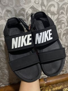 NIKE SANDALS size 5