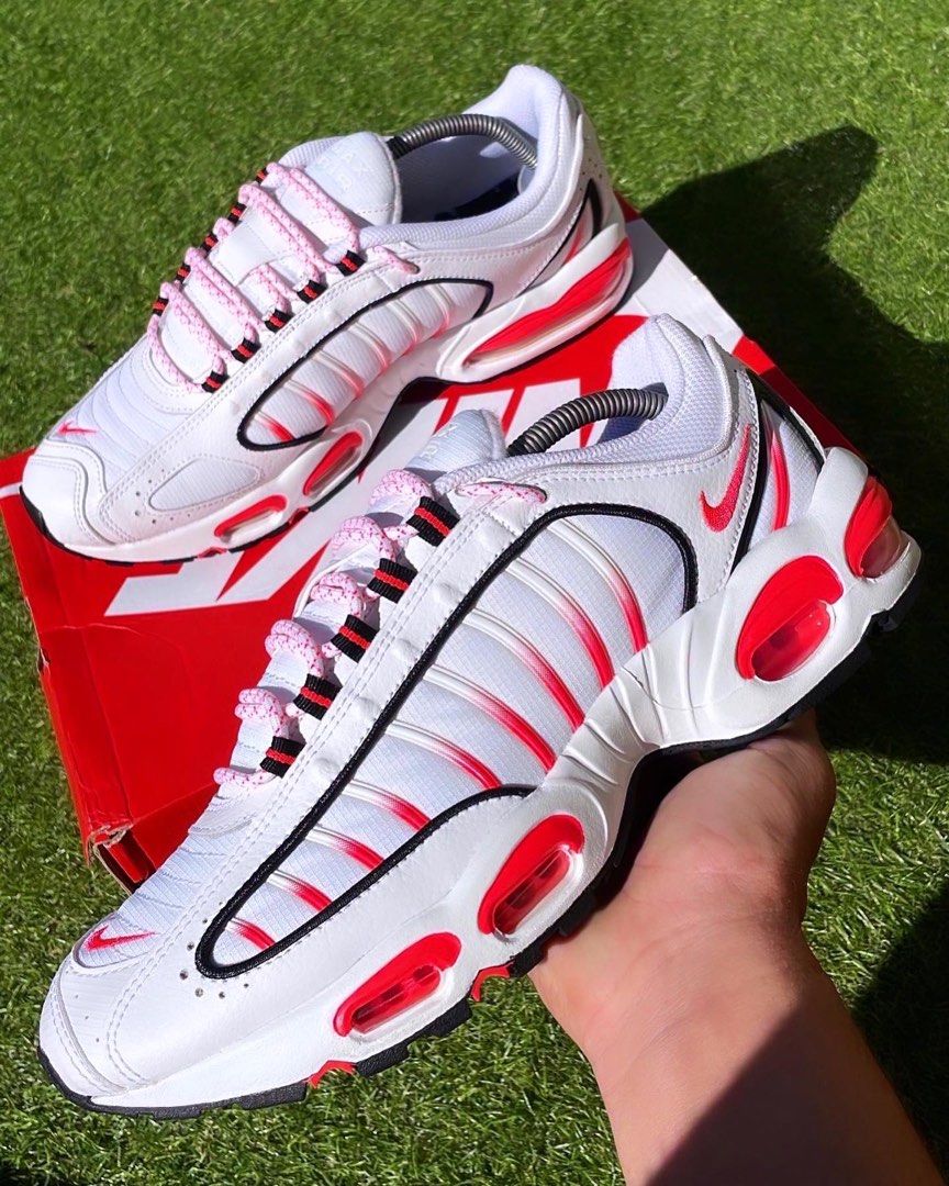 nike tailwind crimson