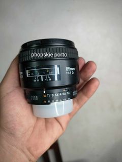Nikon Nikkor 85mm F1.8D prime lens