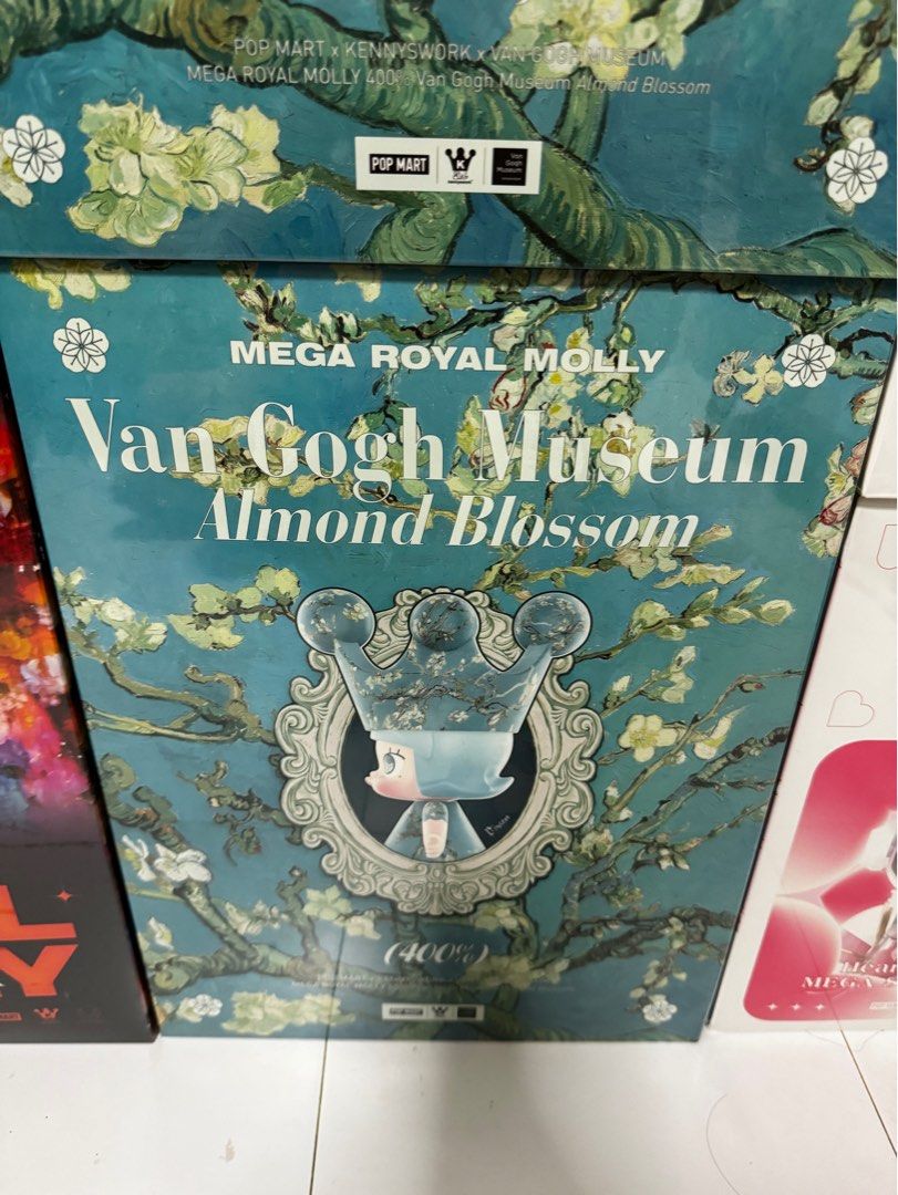 POP MART MEGA ROYAL MOLLY 400% Van Gogh Museum•Almond