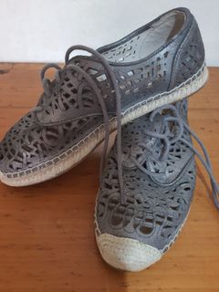 [PRELOVED] Vince Camuto Lace Up Flat Grey Shoes Size 36