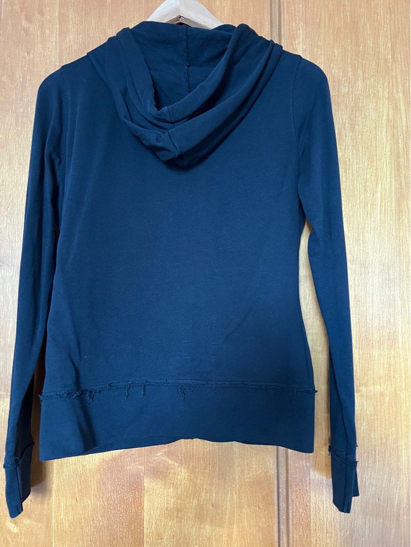 Roxy Jacket (Category: Coats, Jackets and Outerwear) located in Singapore. Submitted by mtyngz (Listing ID 1304112589, Image 2). Description: .
