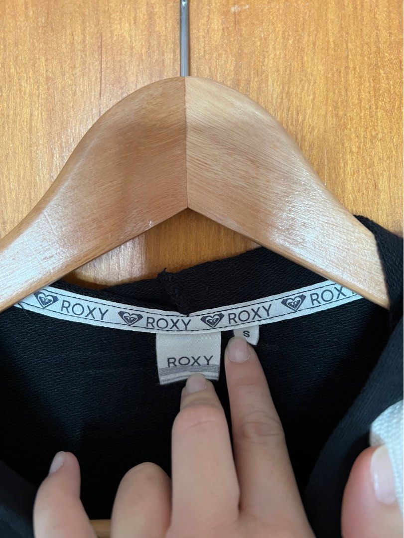 Roxy Jacket (Category: Coats, Jackets and Outerwear) located in Singapore. Submitted by mtyngz (Listing ID 1304112589, Image 3). Description: .
