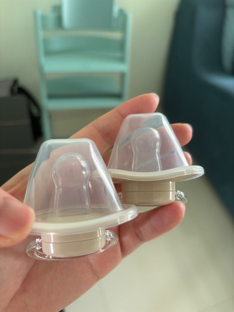 Simba pacifier (Category: Breastfeeding & Bottle Feeding) located in Singapore. Submitted by Pdi0614 (Listing ID 1304173200, Image 2). Description: 2 for $5 Washed and sterilised Tried one of it on my newborn but she doesn’t like it. Just like brand new. .