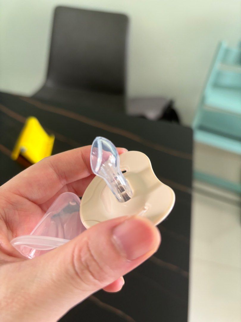 Simba pacifier (Category: Breastfeeding & Bottle Feeding) located in Singapore. Submitted by Pdi0614 (Listing ID 1304173200, Image 3). Description: 2 for $5 Washed and sterilised Tried one of it on my newborn but she doesn’t like it. Just like brand new. .
