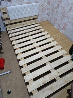 Single bed pallet frame
