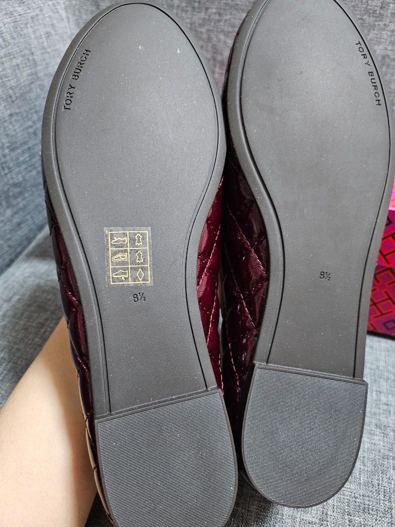 Tory Burch Chelsea Quilted Ballet Flat US8.5 (Category: Sneakers & Footwear) located in Marikina City. Submitted by ck5618 (Listing ID 1304098563, Image 3). Description: with paper bag.