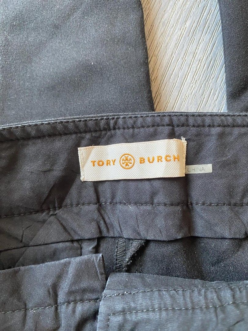 Tory Burch Vanner/Twill Black Pants (Category: Luxury Apparel) located in Bansalan. Submitted by nicethriftedthings (Listing ID 1304137675, Image 2). Description: In very good condition Waistline: 28 Length: 85cm Perfect for office.