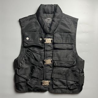 Tough multi pocket vest