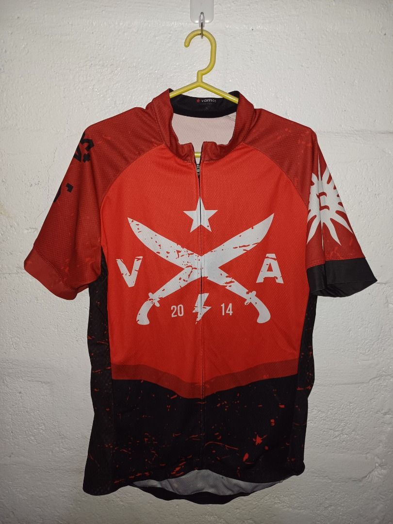Vamos Jersey 1 XL (Category: Tshirts & Polo Shirts ) located in Subic. Submitted by EdwardC39 (Listing ID 1304187774, Image 1). Description: The item is in good condition with normal usage Chest 19.5 Length 28.5 RFS: Downsizing.
