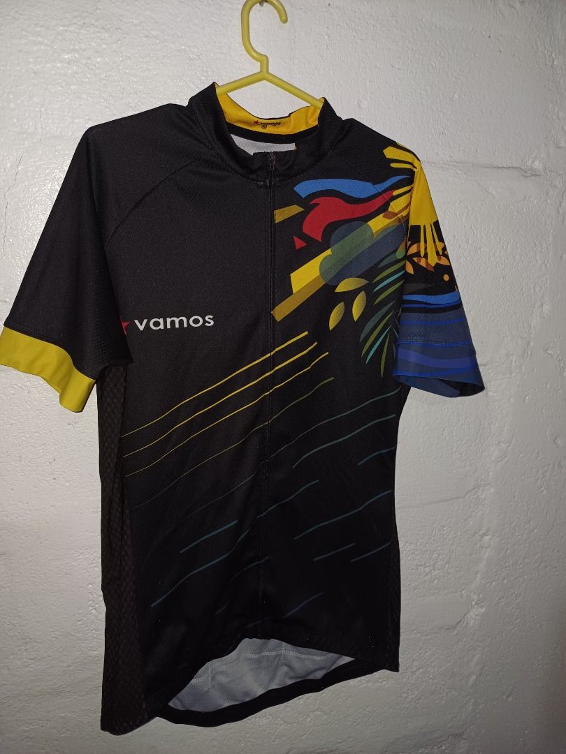 Vamos Jersey 2 XL (Category: Tshirts & Polo Shirts ) located in Subic. Submitted by EdwardC39 (Listing ID 1304187909, Image 1). Description: The item is in good condition with normal usage Chest 19.5 Length 28.5 RFS: Downsizing.