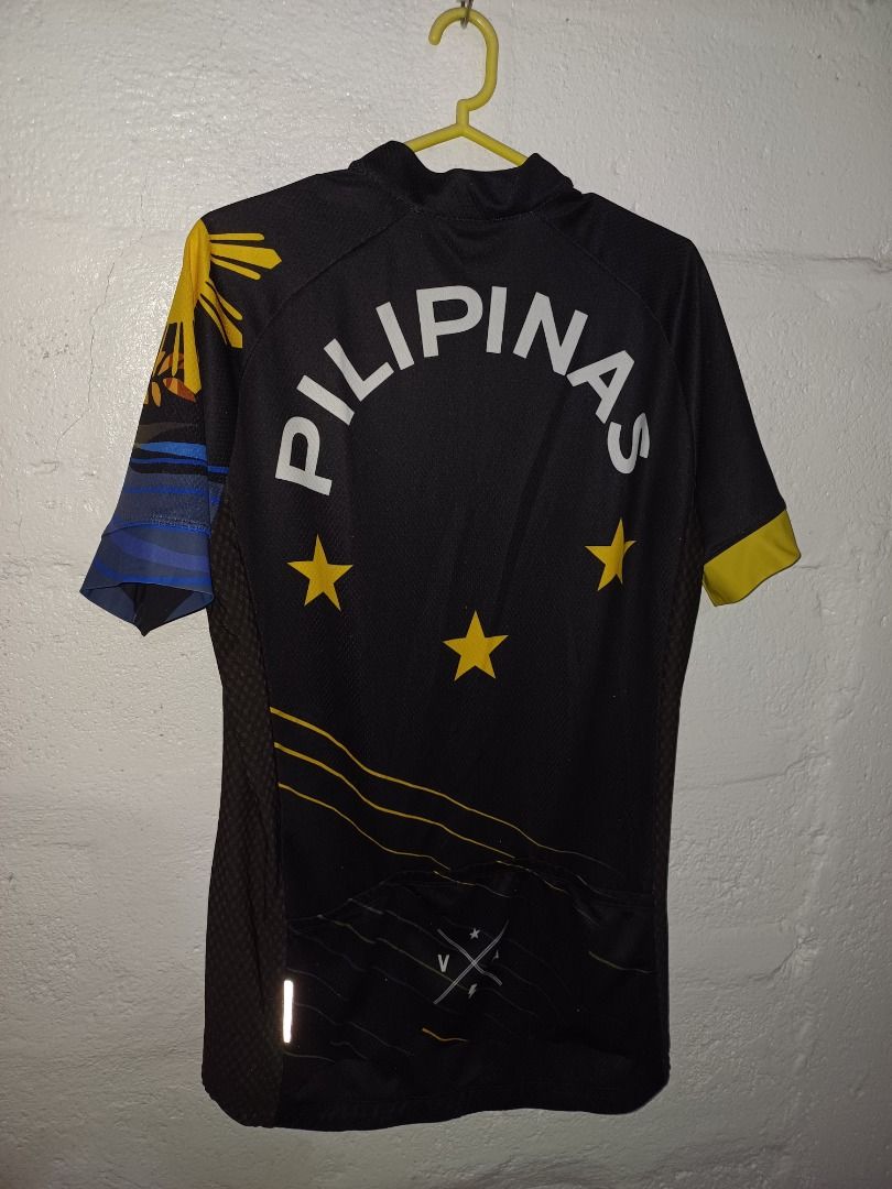 Vamos Jersey 2 XL (Category: Tshirts & Polo Shirts ) located in Subic. Submitted by EdwardC39 (Listing ID 1304187909, Image 3). Description: The item is in good condition with normal usage Chest 19.5 Length 28.5 RFS: Downsizing.