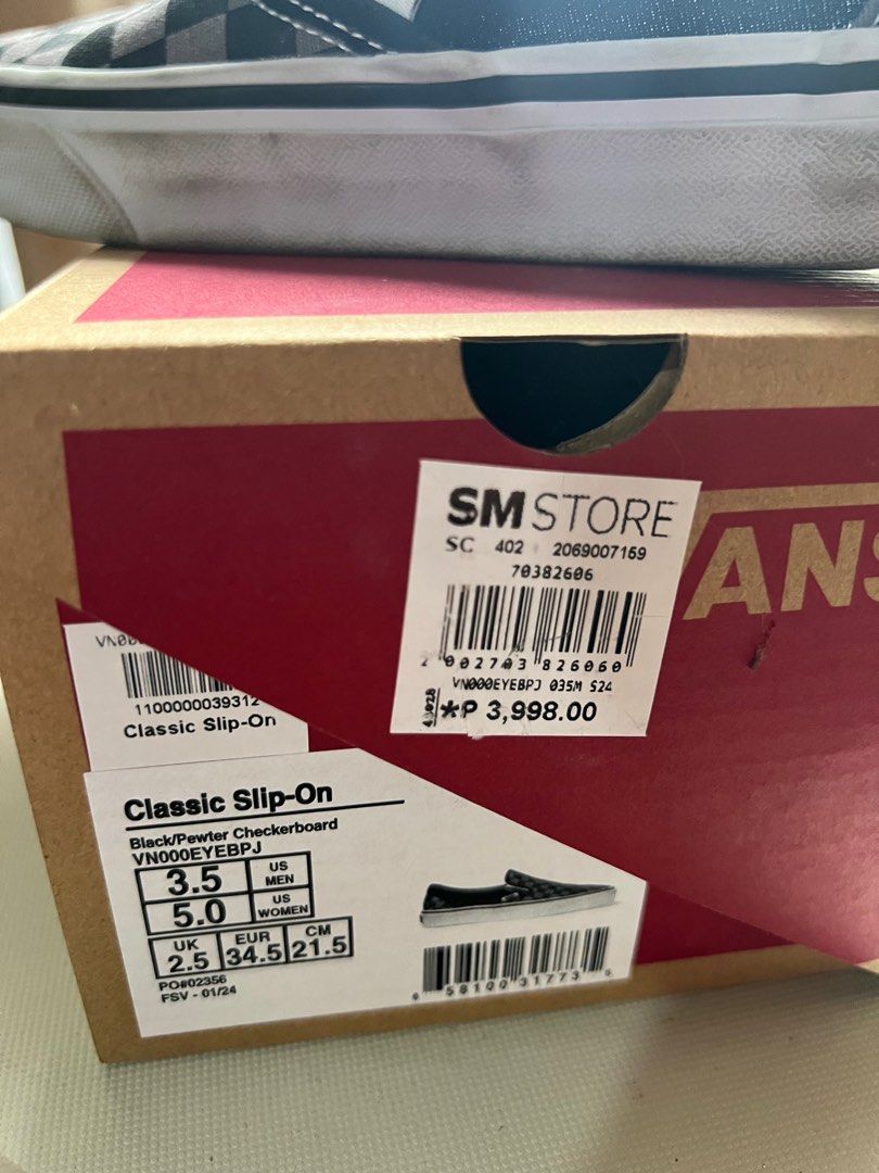 Vans Classic Slip on (Category: Sneakers) located in Paranaque City. Submitted by sierra21 (Listing ID 1304179962, Image 1). Description: Good as new w box see photos for more details .
